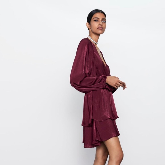 Ruffles satin dress - Picture 2 of 5